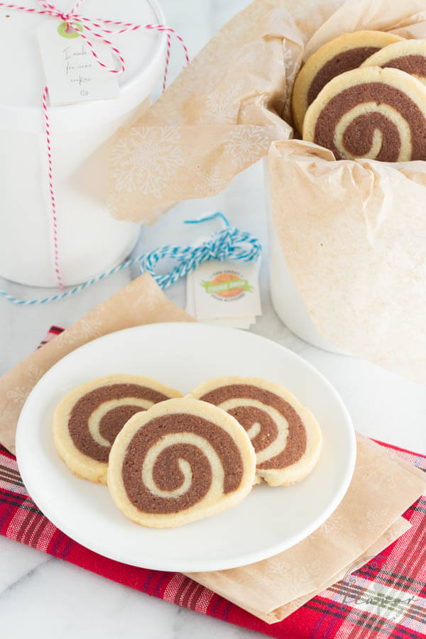 Chocolate and Vanilla Swirl Cookies - impressive cookies that taste delicious!