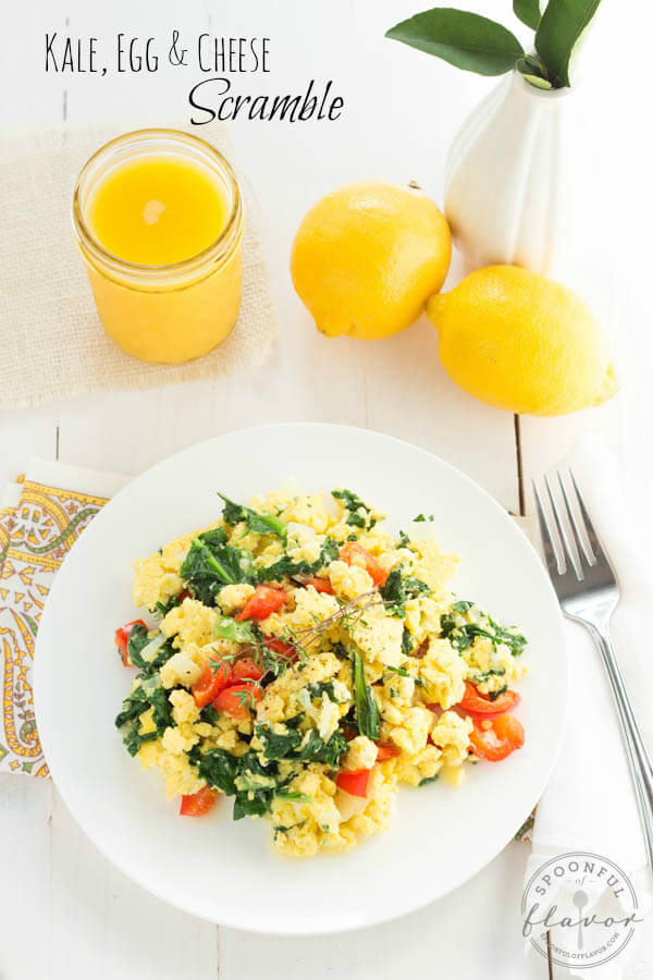 Kale, Egg and Cheese Breakfast Scramble - an easy breakfast scramble with fresh kale, red pepper and onion!