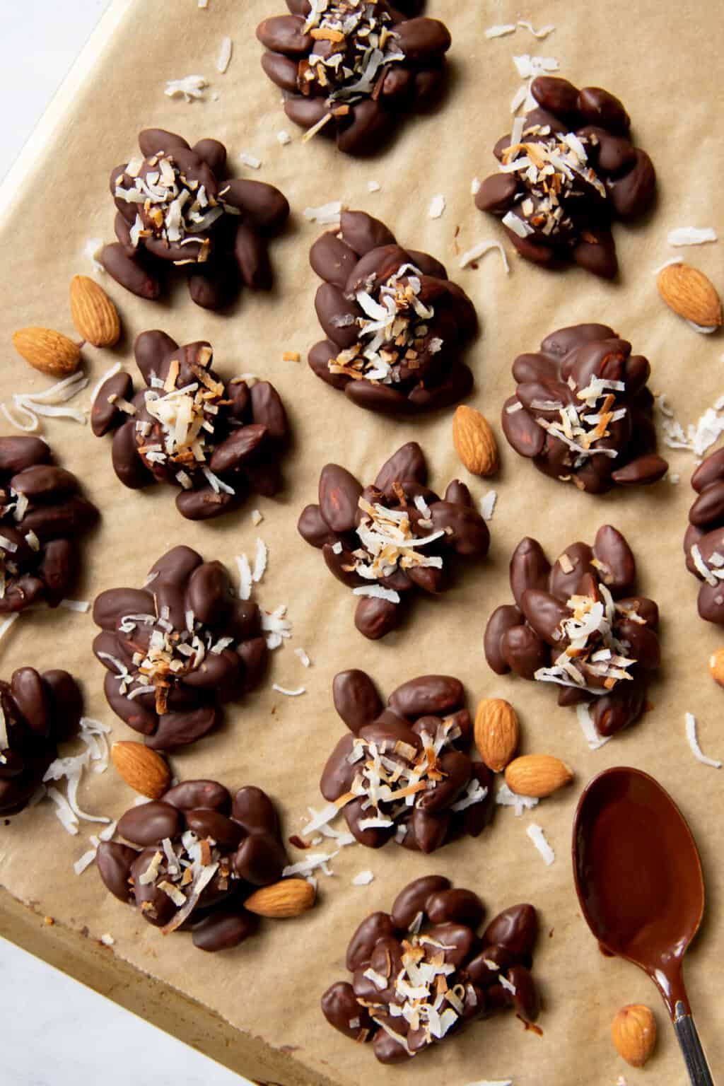 Dark Chocolate Almond Clusters (4 ingredients!) Spoonful of Flavor