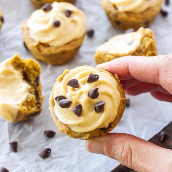 Pumpkin Chocolate Chip Cookie Cups with Pumpkin Cream Cheese Frosting | Pumpkin lovers will go crazy for these frosted mini cookie cups!