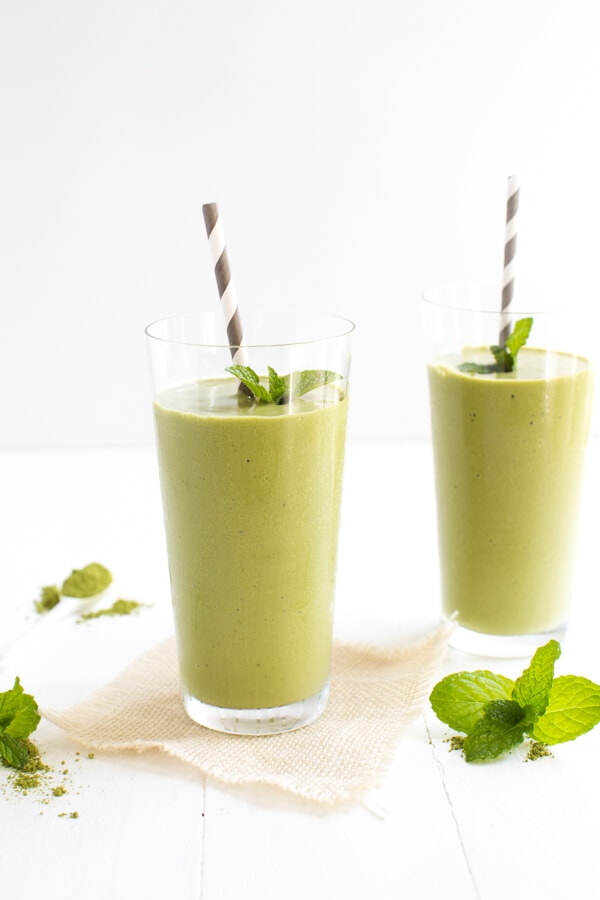 Matcha Peach Vanilla Smoothie is made with a few fresh and flavorful ingredients to create a super smoothie packed with green goodness!