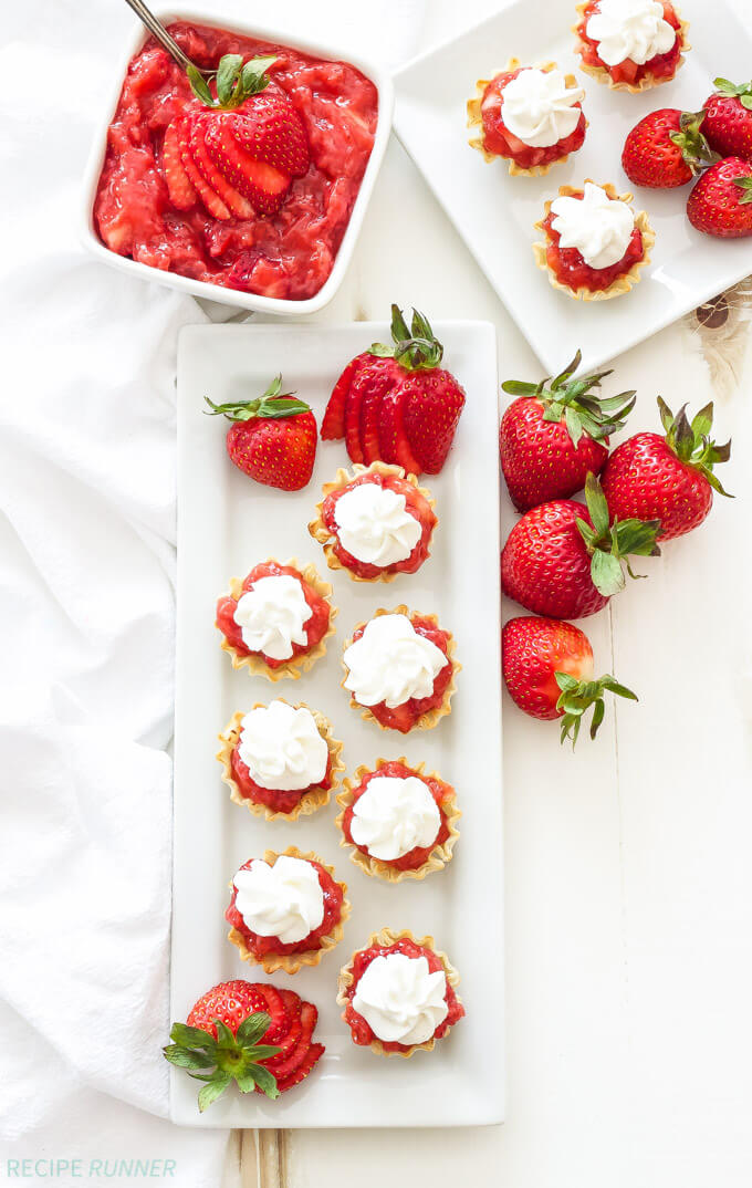 No Bake Strawberry Pie Bites | These No Bake Strawberry Pie Bites are the perfect way to have your summer fruit pie without turning on the oven!