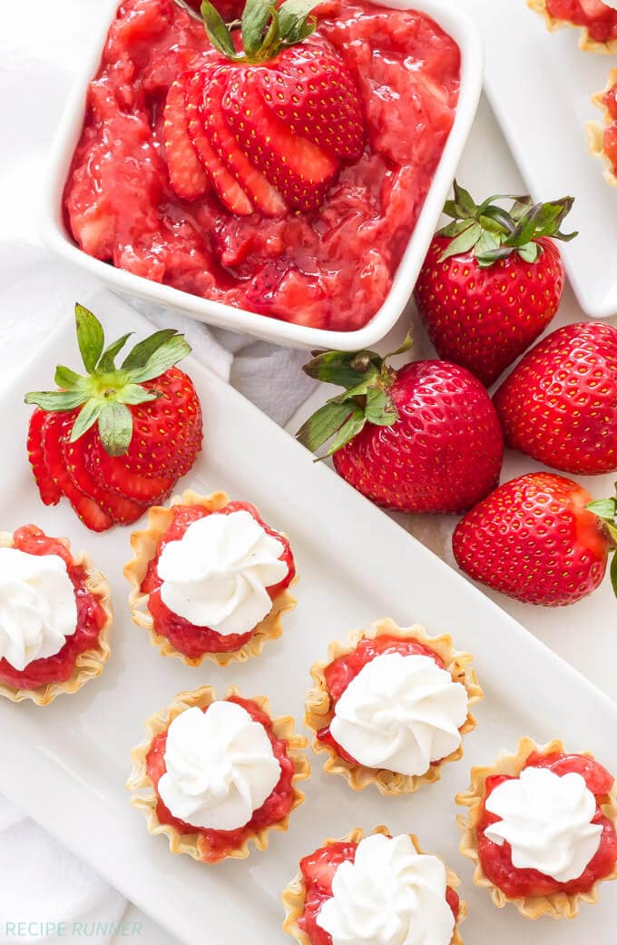 No Bake Strawberry Pie Bites | These No Bake Strawberry Pie Bites are the perfect way to have your summer fruit pie without turning on the oven!