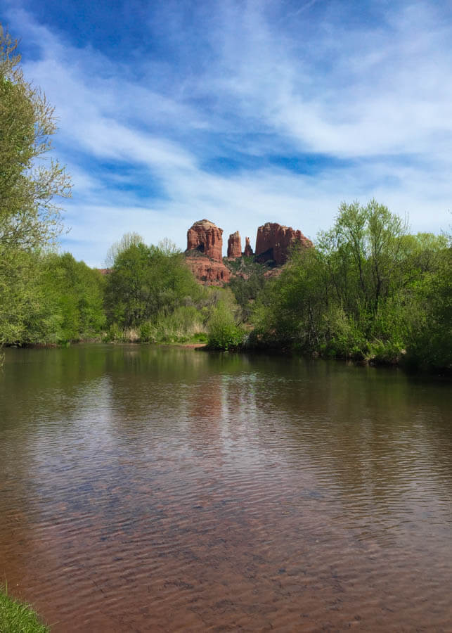 A Weekend Guide to Sedona Arizona includes the best things to eat, see and do during a short visit to Red Rock Country! 