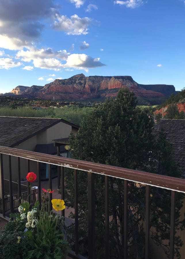 A Weekend Guide to Sedona Arizona includes the best things to eat, see and do during a short visit to Red Rock Country!