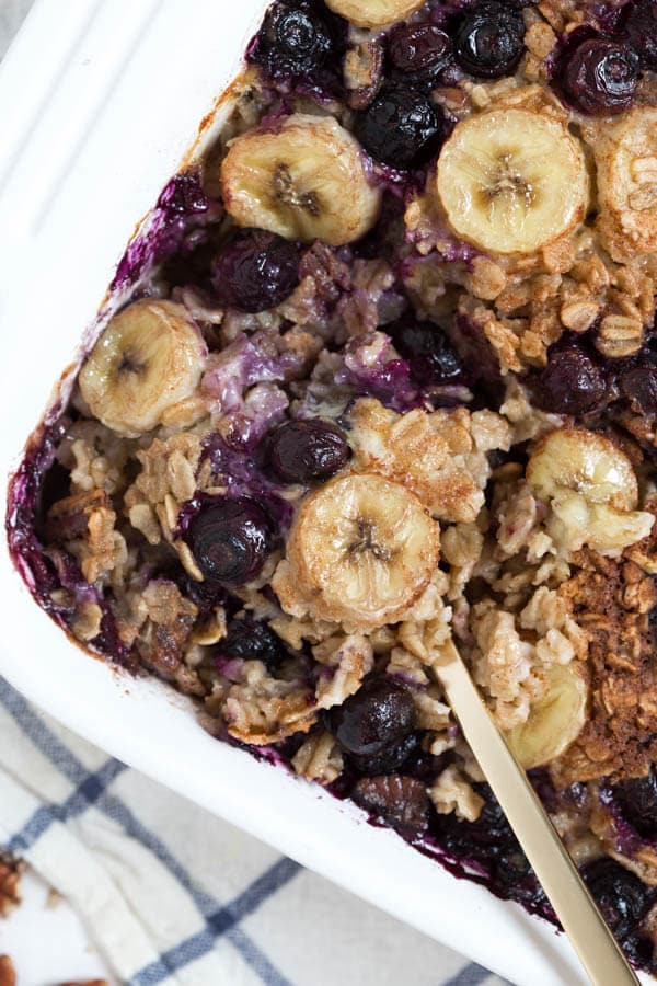Banana Berry Crunch Baked Oatmeal is a simple, healthy and delicious way to start your day! This easy recipe is made with coconut milk, rolled oats, fresh bananas, berries and maple syrup. 