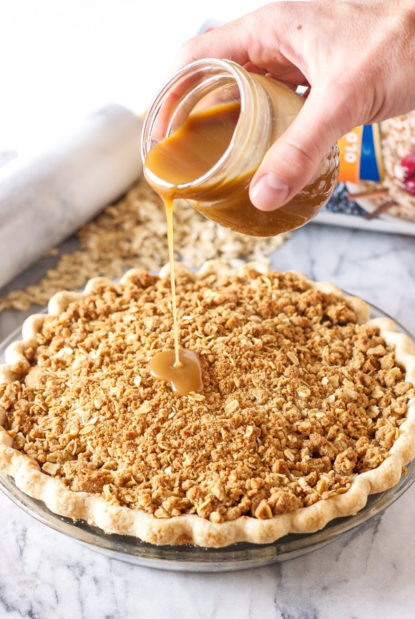 Caramel Apple Crumb Pie | @reciperunner