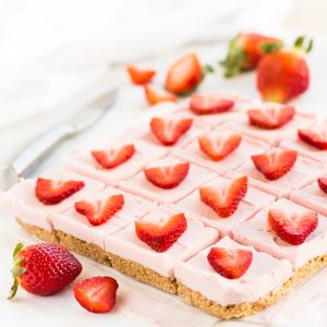 Strawberry cheesecake bars with graham cracker crust is a no bake recipe for Valentine's Day #cheesecake #dessert