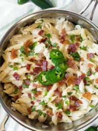 One Pot Creamy Jalapeño Popper Chicken Pasta combines your favorite jalapeño popper flavors in one creamy and delicious meal! Cooked in only one pot, this easy weeknight dinner is perfect for the entire family.  #jalapeno #popper #chicken #pasta #onepot #dinner #recipe #weeknight #skillet #meal #bacon