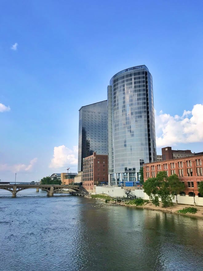 A Weekend Guide to Grand Rapids Michigan includes the best things to eat, see and do during a visit to the city! The guide also includes where to stay in Grand Rapids and features unique outdoor adventures and foodie experiences. #GrandRapids #travel #guide #weekend #visit #holiday #beercity #foodie #LakeMichigan #JWMarriott #ExperienceGR