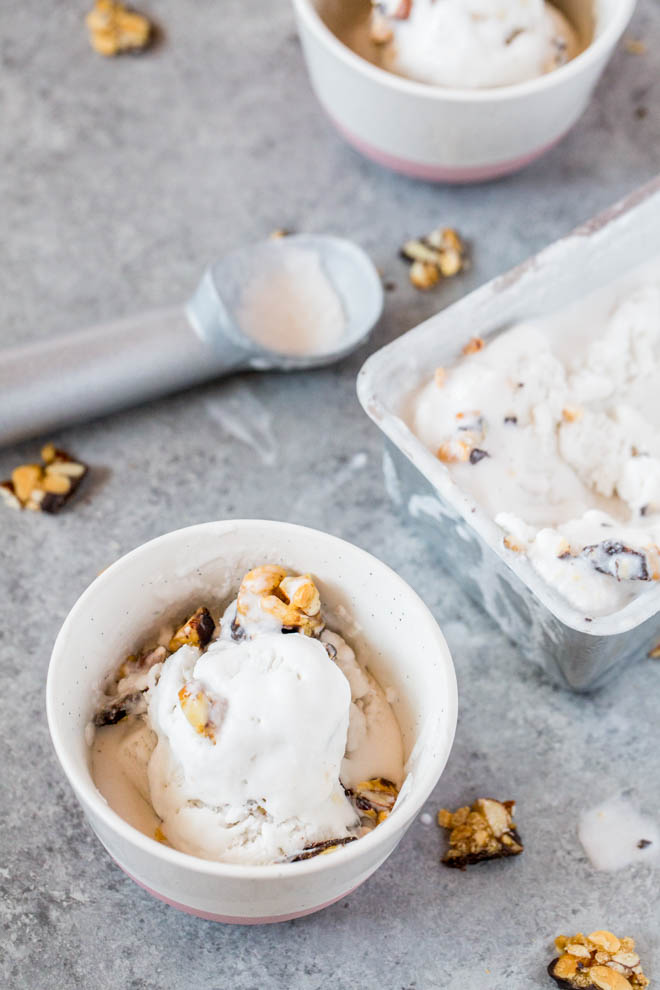 No Churn Coconut Milk Vanilla Ice Cream is made with only four ingredients and is topped with delectable chunks of Atkins Harvest Trail Dark Chocolate Sea Salt Caramel Bar! This dessert is low carb and naturally gluten free. #icecream #coconutmilk #summer #dessert #lowcarb #recipe #Atkins