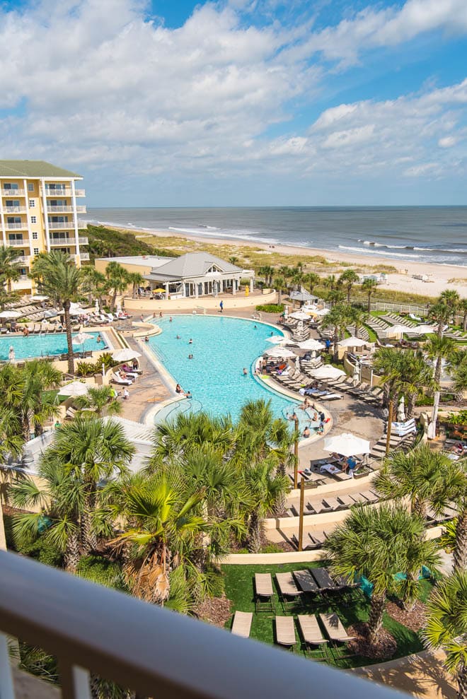 Omni Amelia Island Plantation Resort is the perfect getaway in Florida! Read all about the best culinary experiences, restaurants, activities and more - featuring balcony rooms! #Omni #AmeliaIsland #resort #beach #Florida #pool