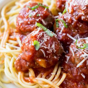 Baked Italian turkey meatballs are a classic turkey meatball recipe that is perfect for dinner any day of the week! #baked #italian #turkey #meatball #dinner #recipe #healthy