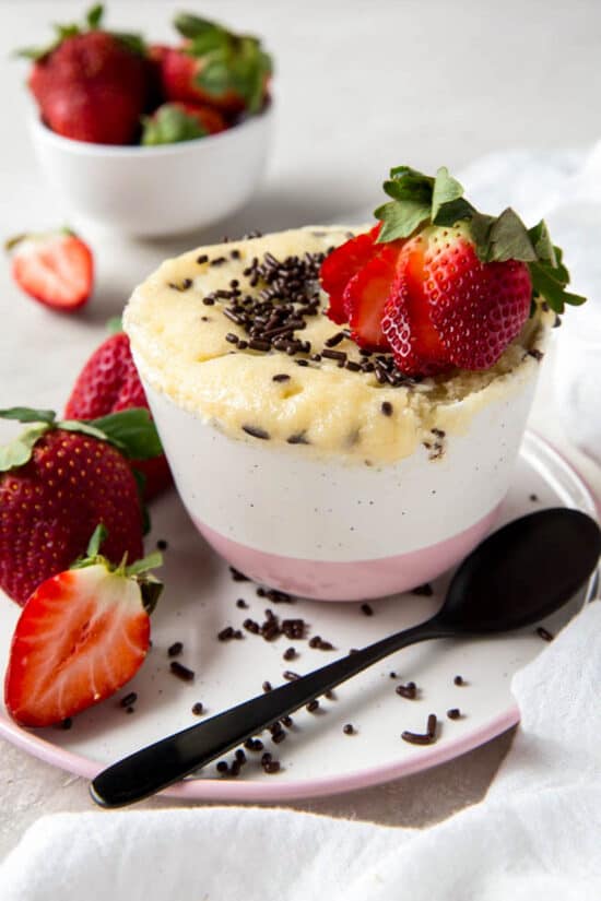 Easy Vanilla Mug Cake (Only 5 minutes!)