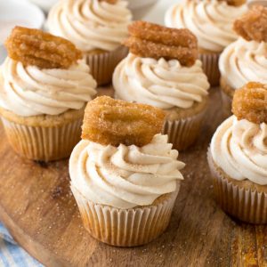 vanilla cinnamon sugar cupcakes with cream cheese frosting