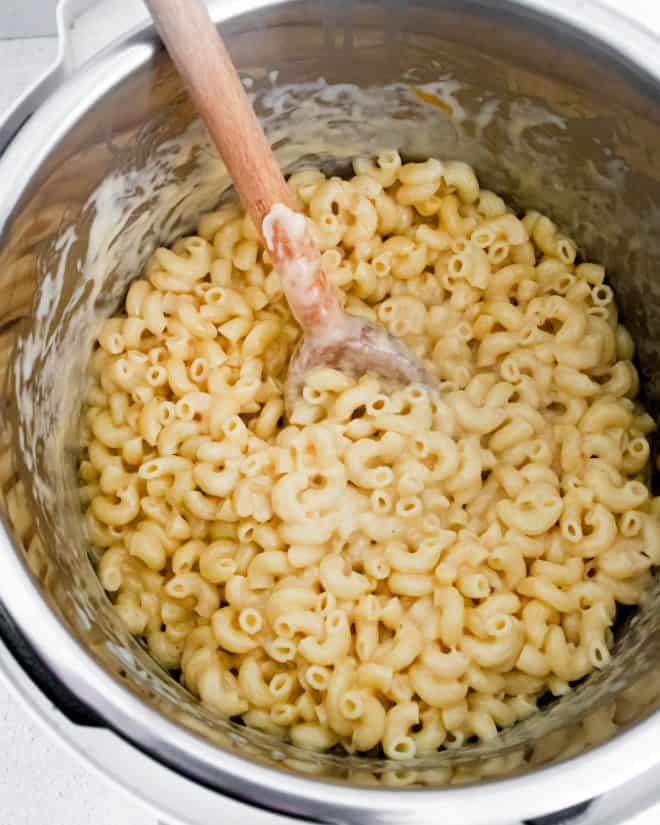 mac and cheese in an instant pot