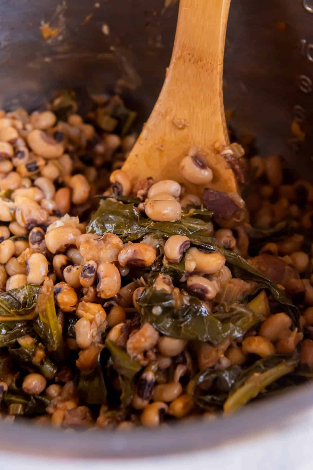 cooked black eyed peas in an instant pot