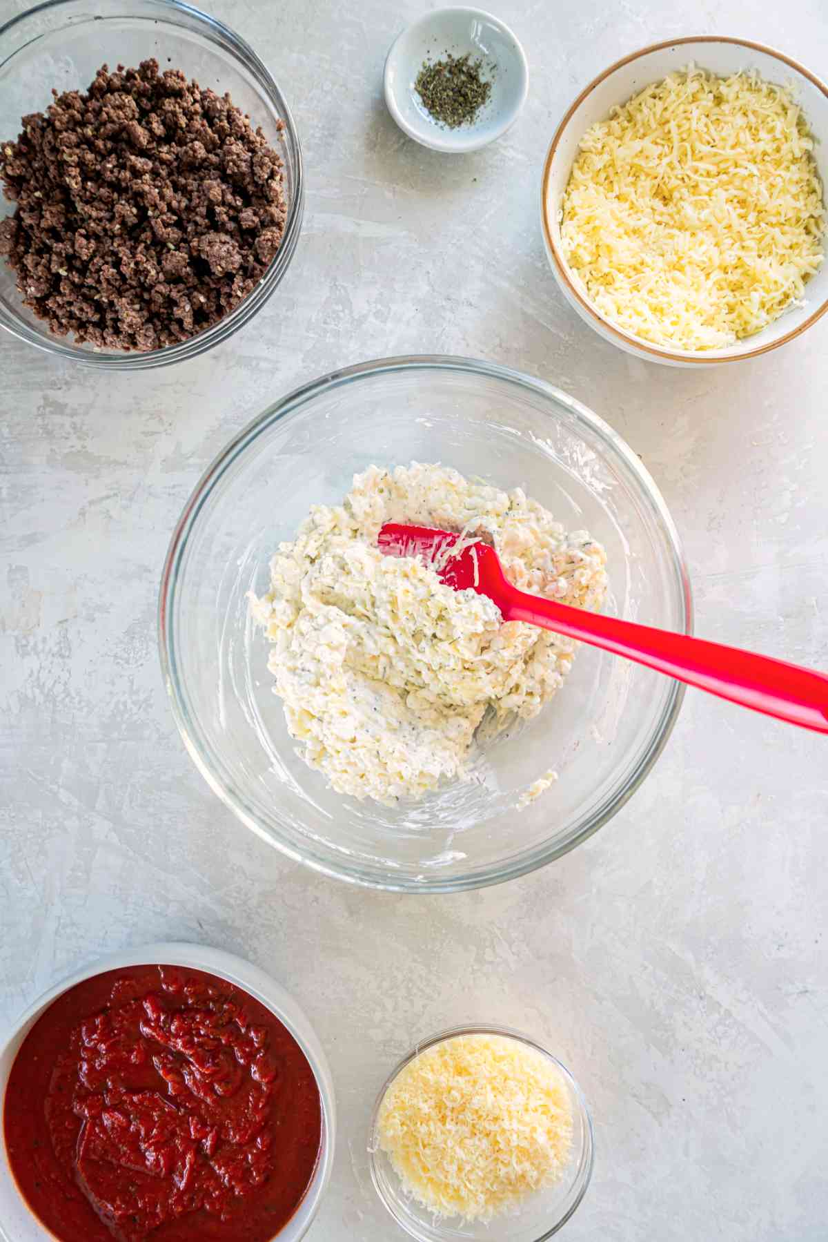 Cottage cheese mixture with mozzarella and seasoning for stuffed shells filling
